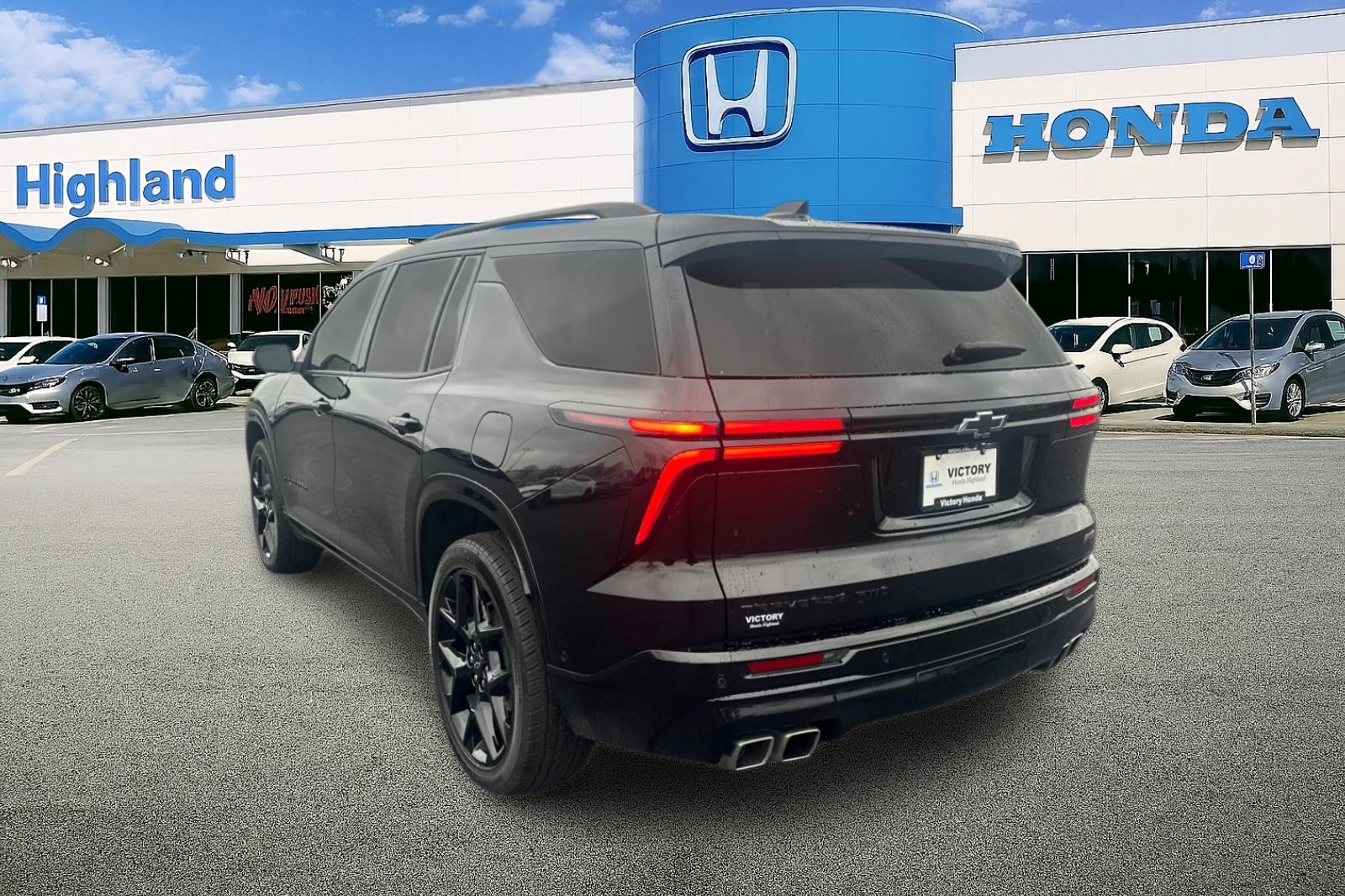 2025 Chevrolet Traverse RS photo 3