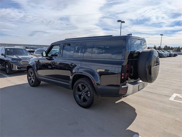 2025 Land Rover Defender 130 S photo 4