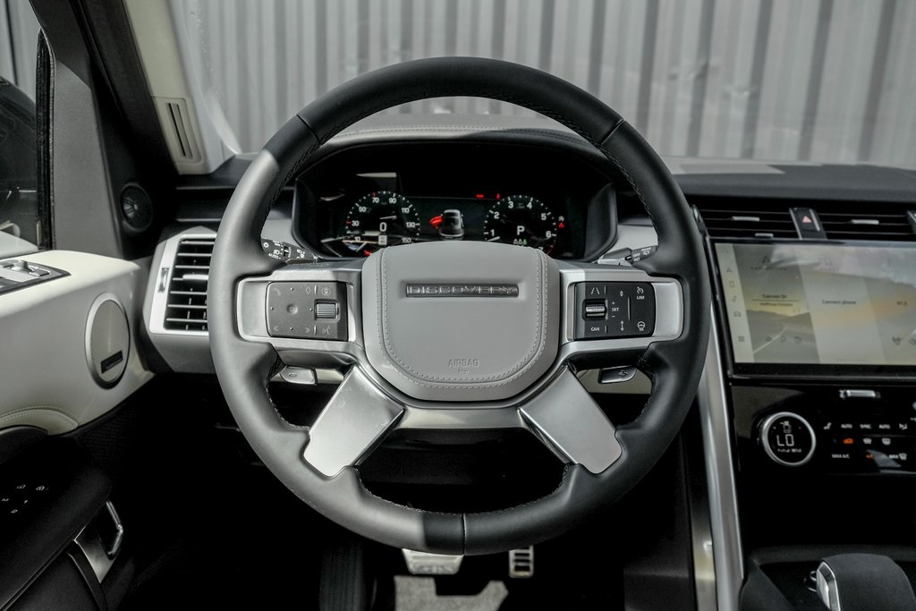 2025 Land Rover Discovery Metropolitan Edition photo 15