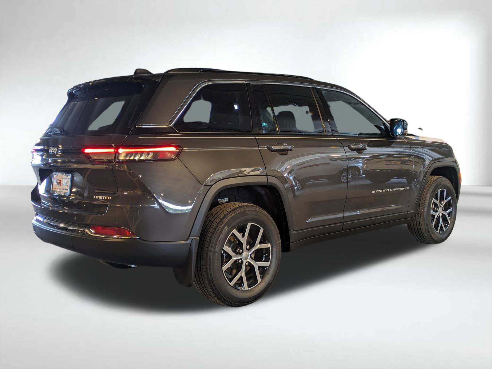2025 Jeep Grand Cherokee Limited photo 2