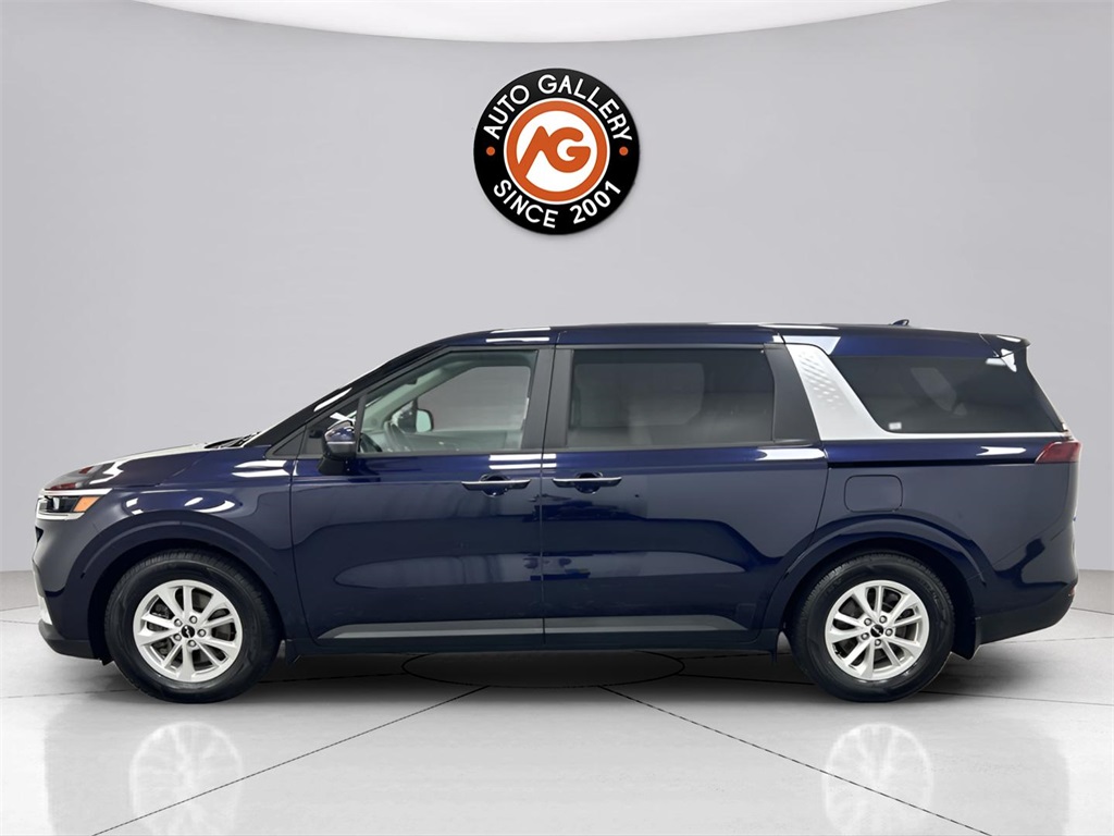 2023 Kia Carnival LX photo 3