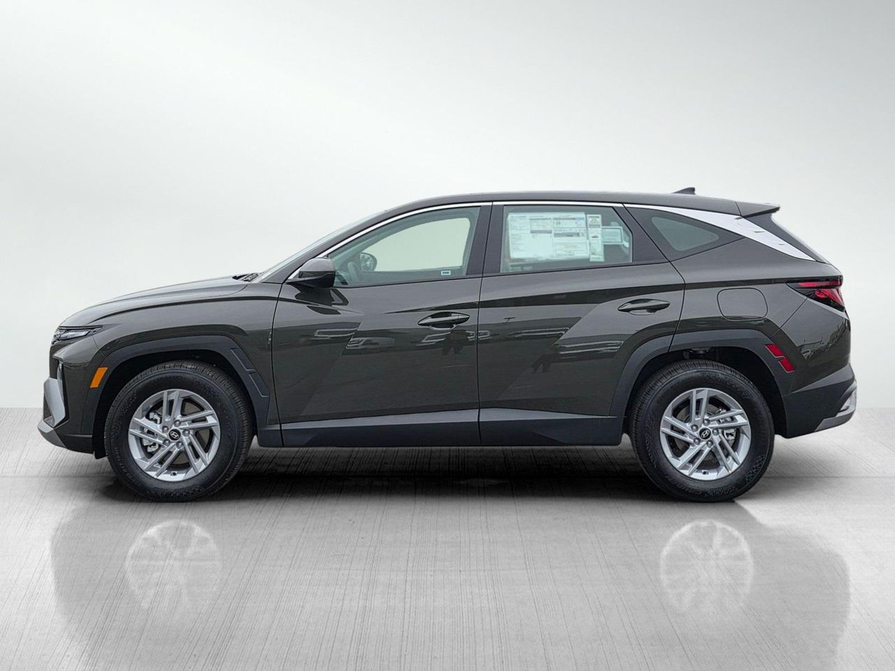 2025 Hyundai Tucson SE photo 2