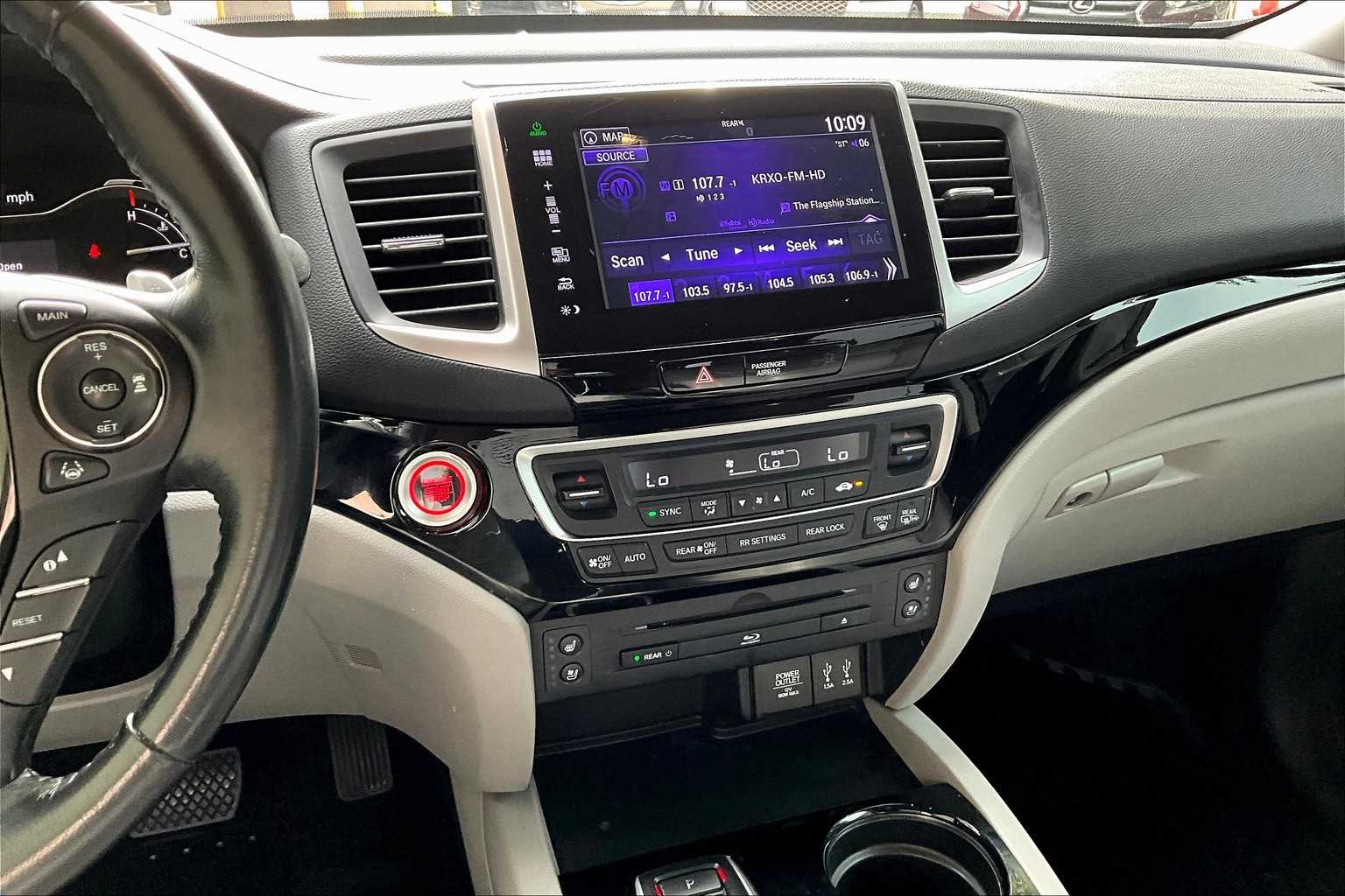 2016 Honda Pilot Elite photo 6