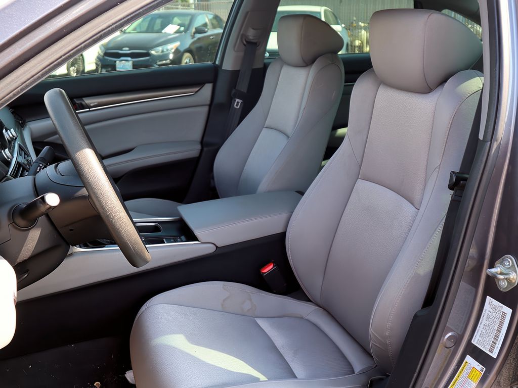 2019 Honda Accord LX 1.5T photo 13