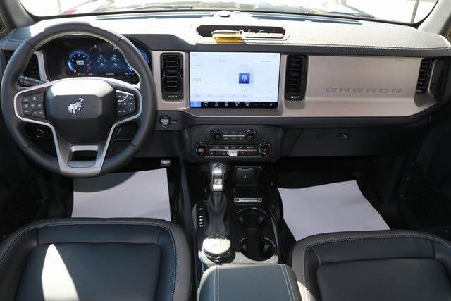 2025 Ford Bronco Outer Banks photo 12