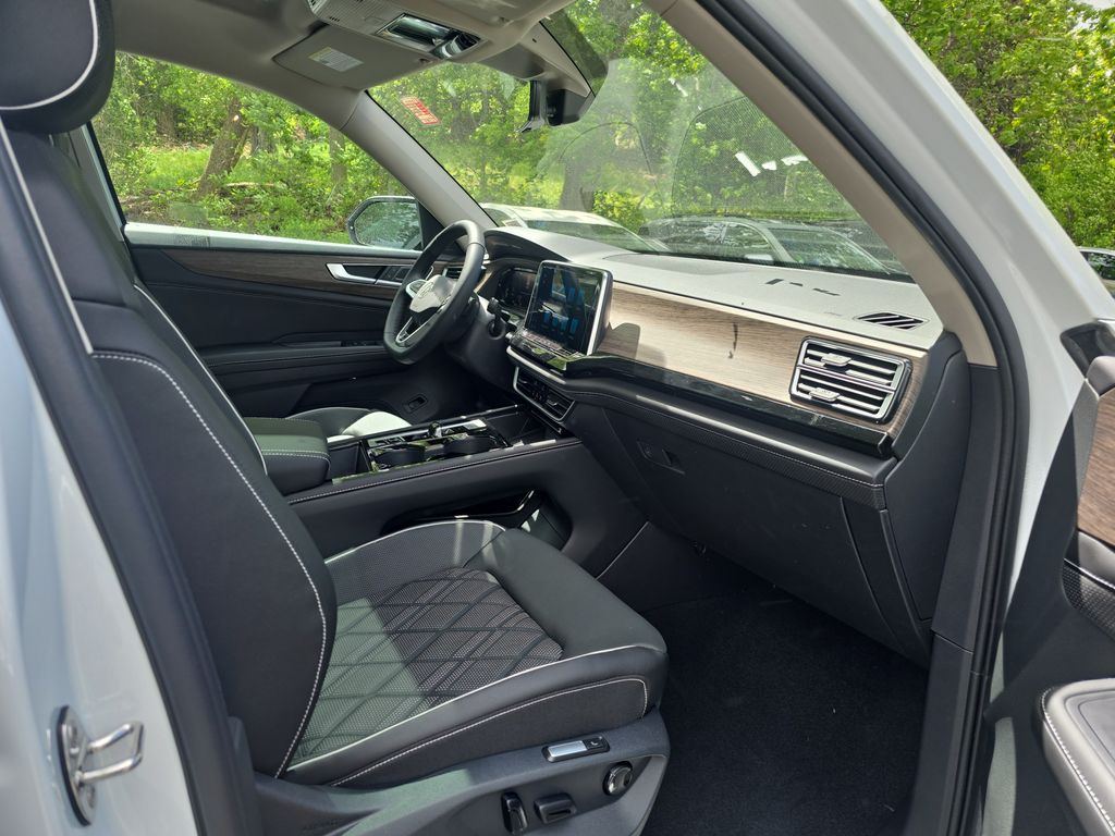 2025 Volkswagen Atlas SEL Premium R-Line photo 16