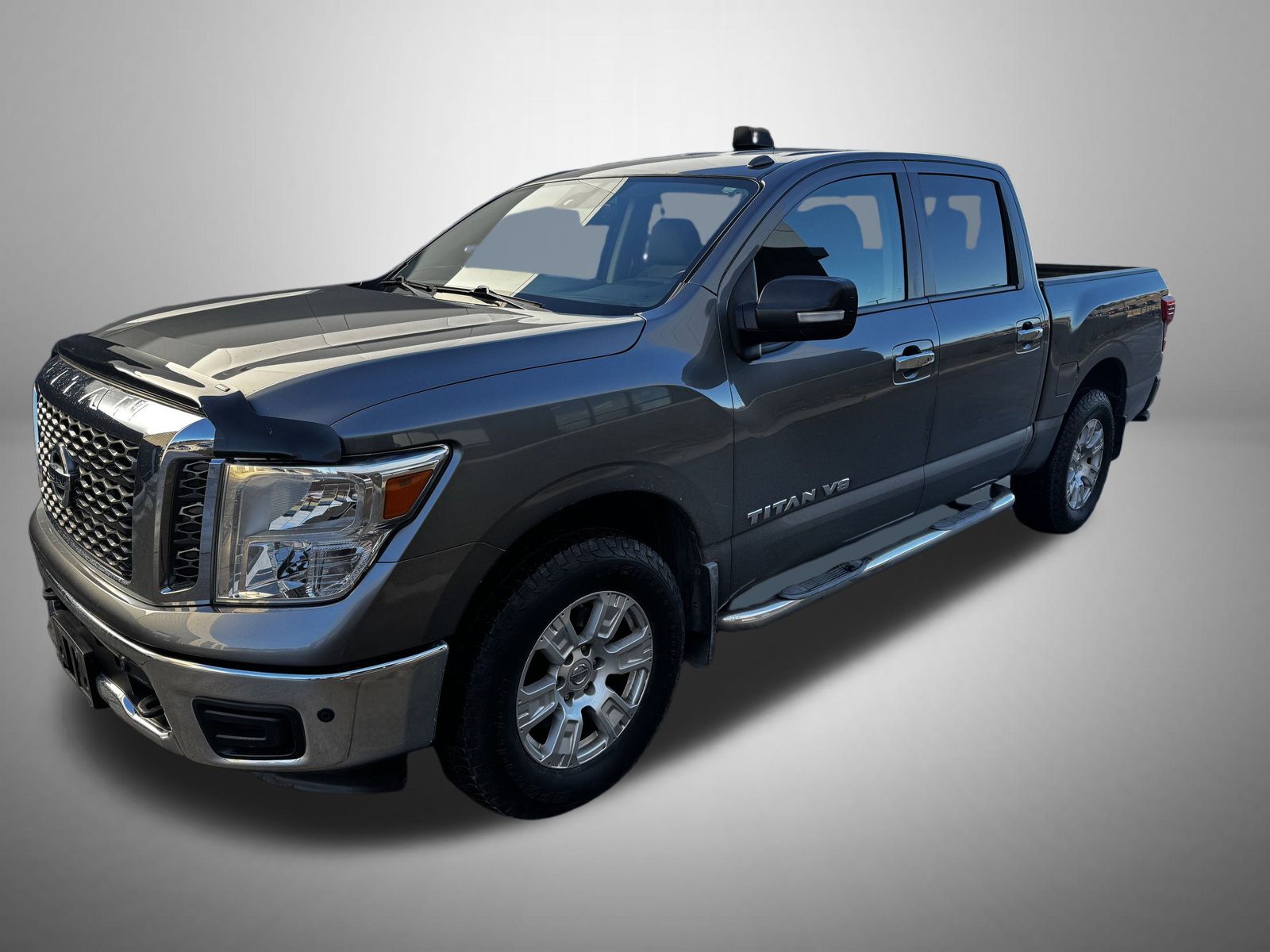 2018 Nissan Titan SV's photo