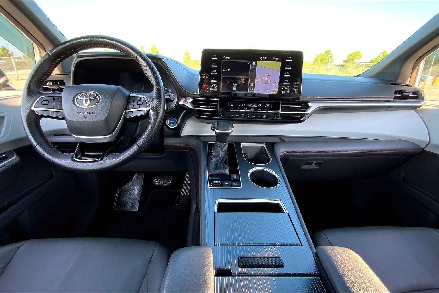 2021 Toyota Sienna XSE photo 14
