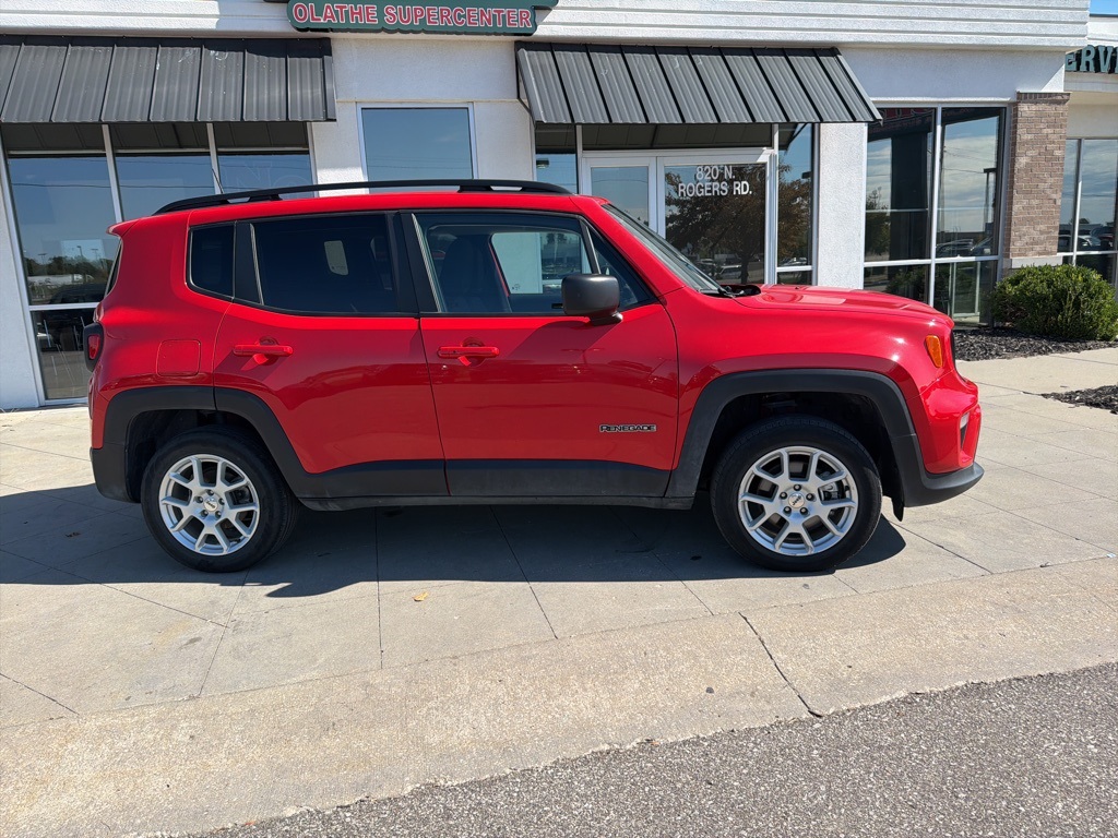 2022 Jeep Renegade Latitude photo 4