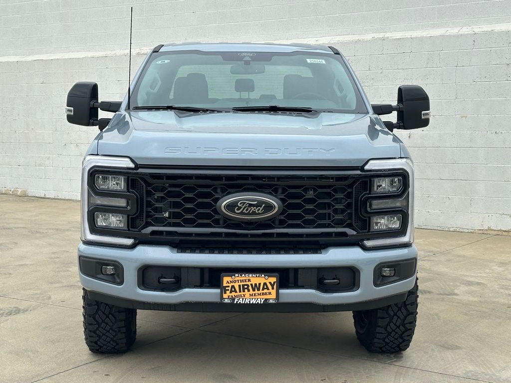 2025 Ford F-250 Lariat photo 2