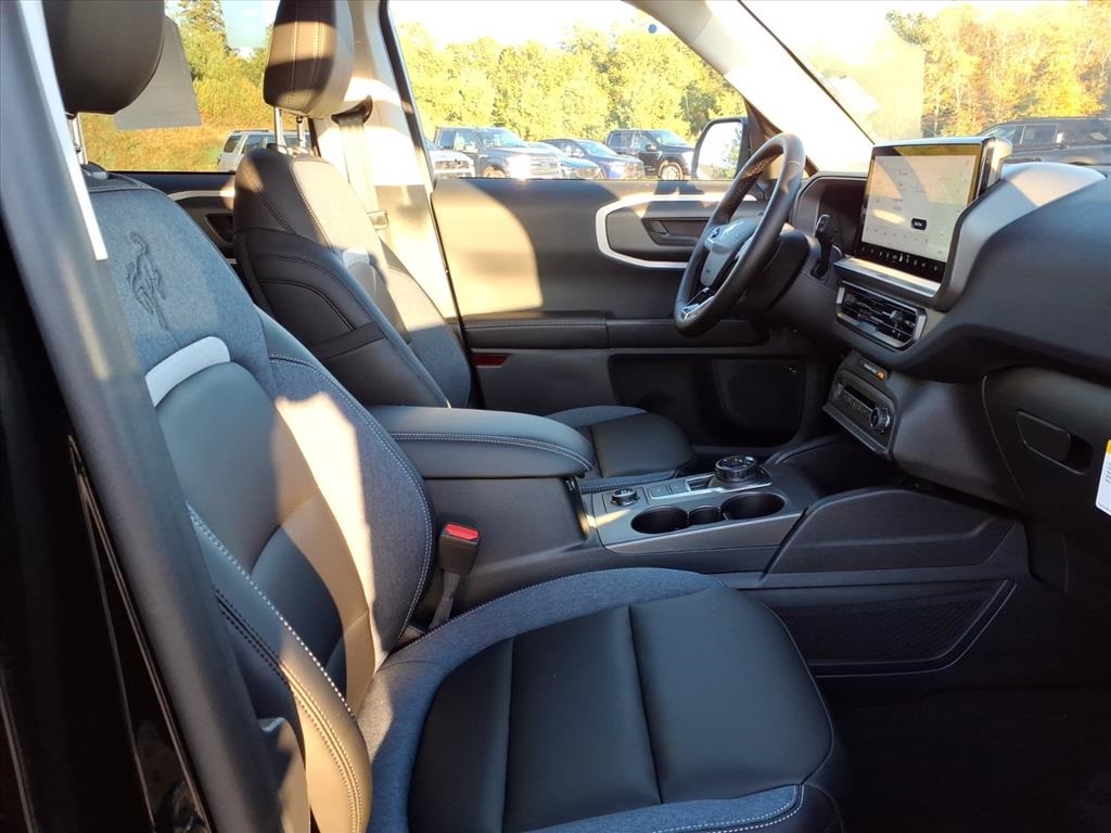 2025 Ford Bronco Sport Outer Banks photo 2