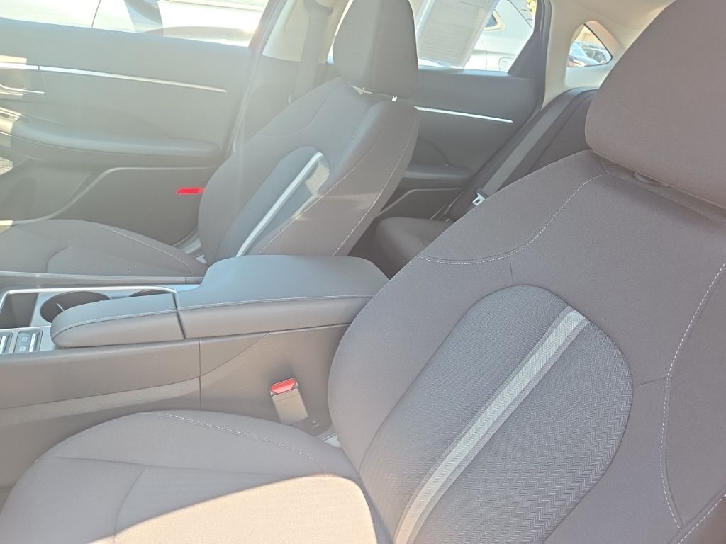 2025 Hyundai Sonata Hybrid SEL photo 8