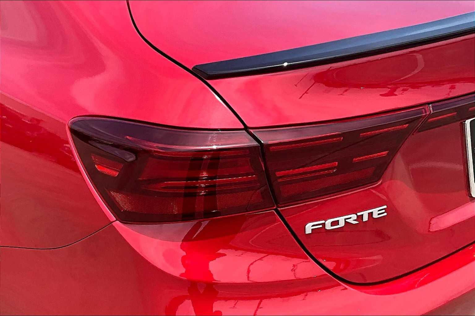 2024 Kia Forte GT-Line photo 28