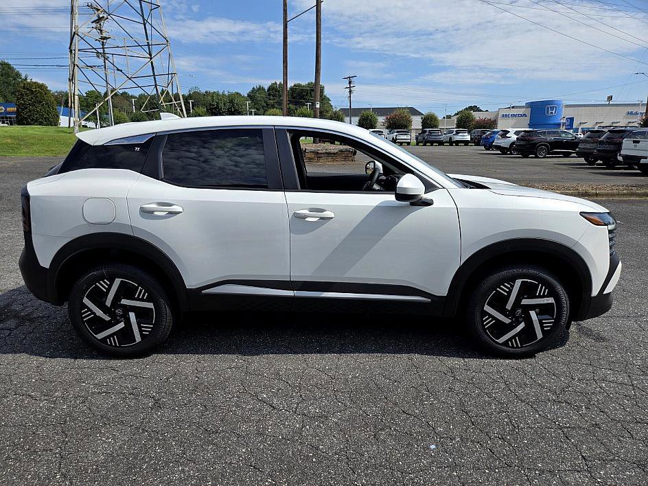 2025 Nissan Kicks SV photo 4