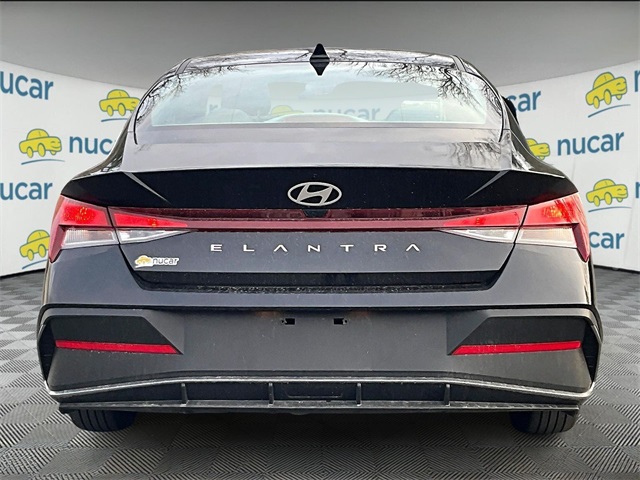 2024 Hyundai Elantra SE photo 4