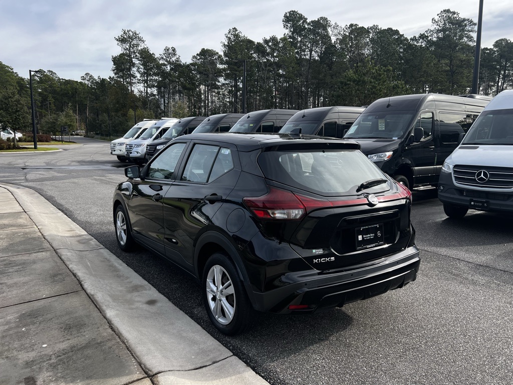 2021 Nissan Kicks S photo 10