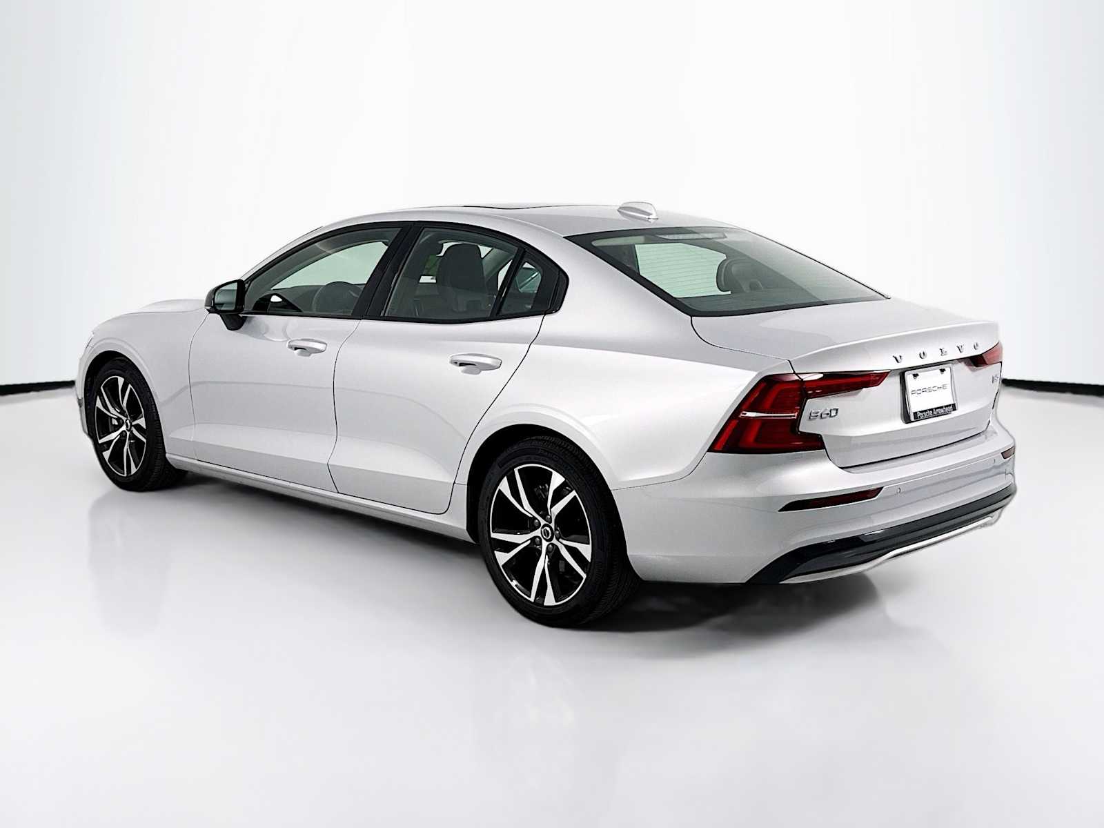 2025 Volvo S60 Core photo 3