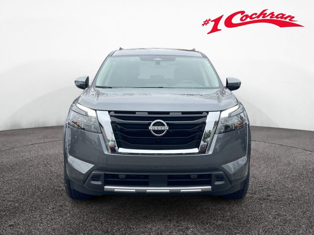2025 Nissan Pathfinder SL photo 2