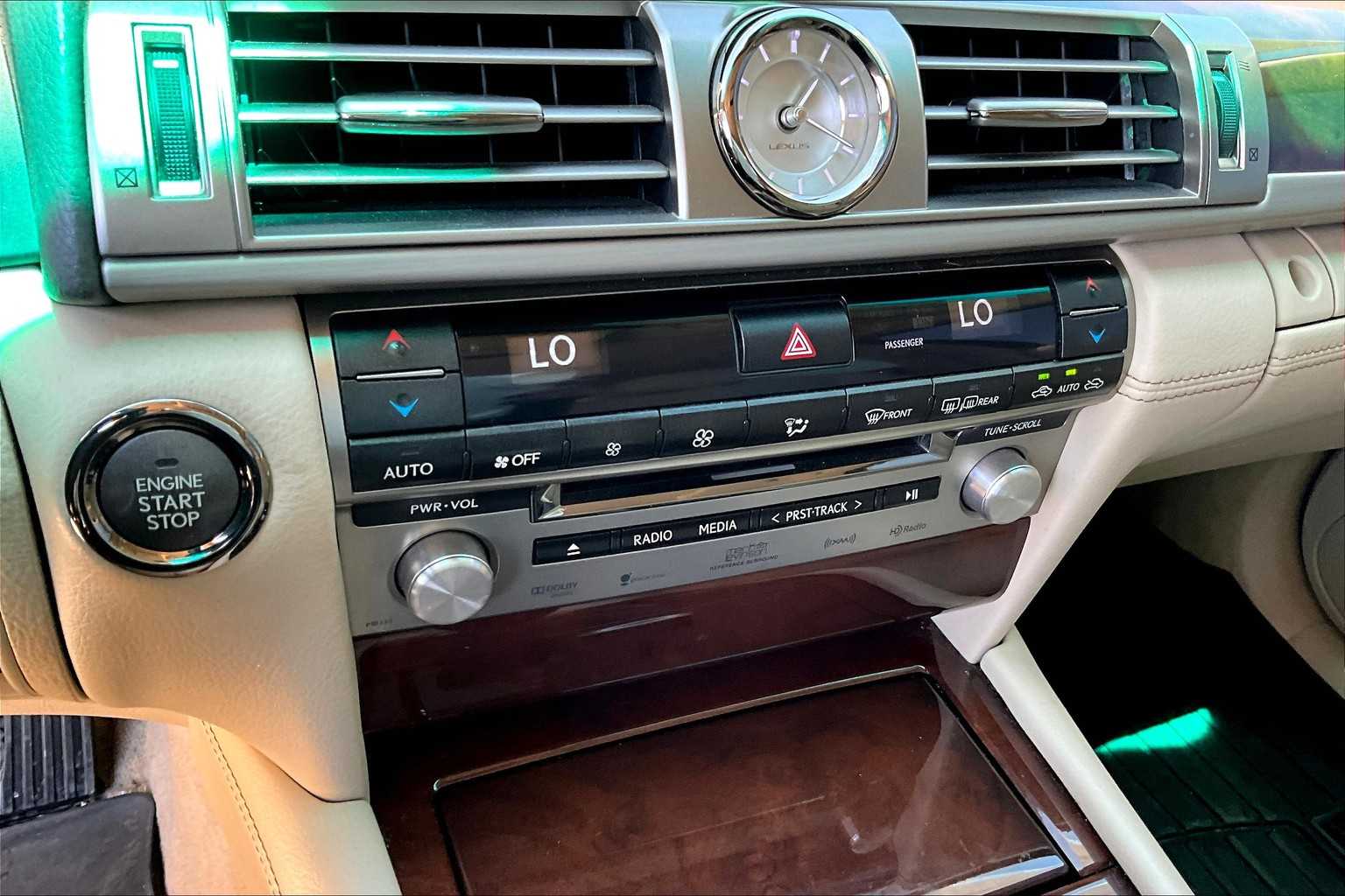 2013 Lexus LS 460 photo 30