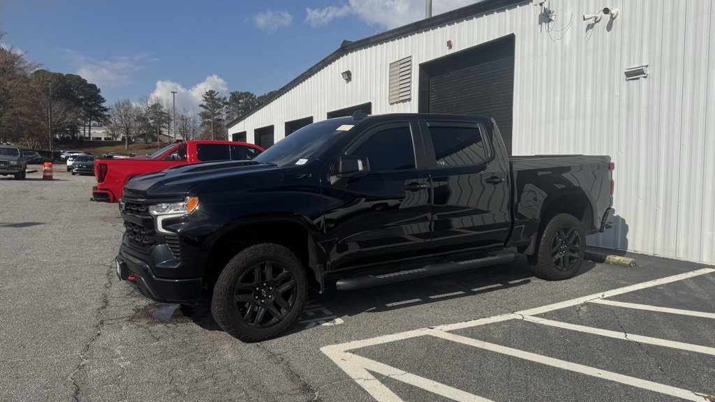 2024 Chevrolet Silverado 1500 LT Trail Boss photo 2