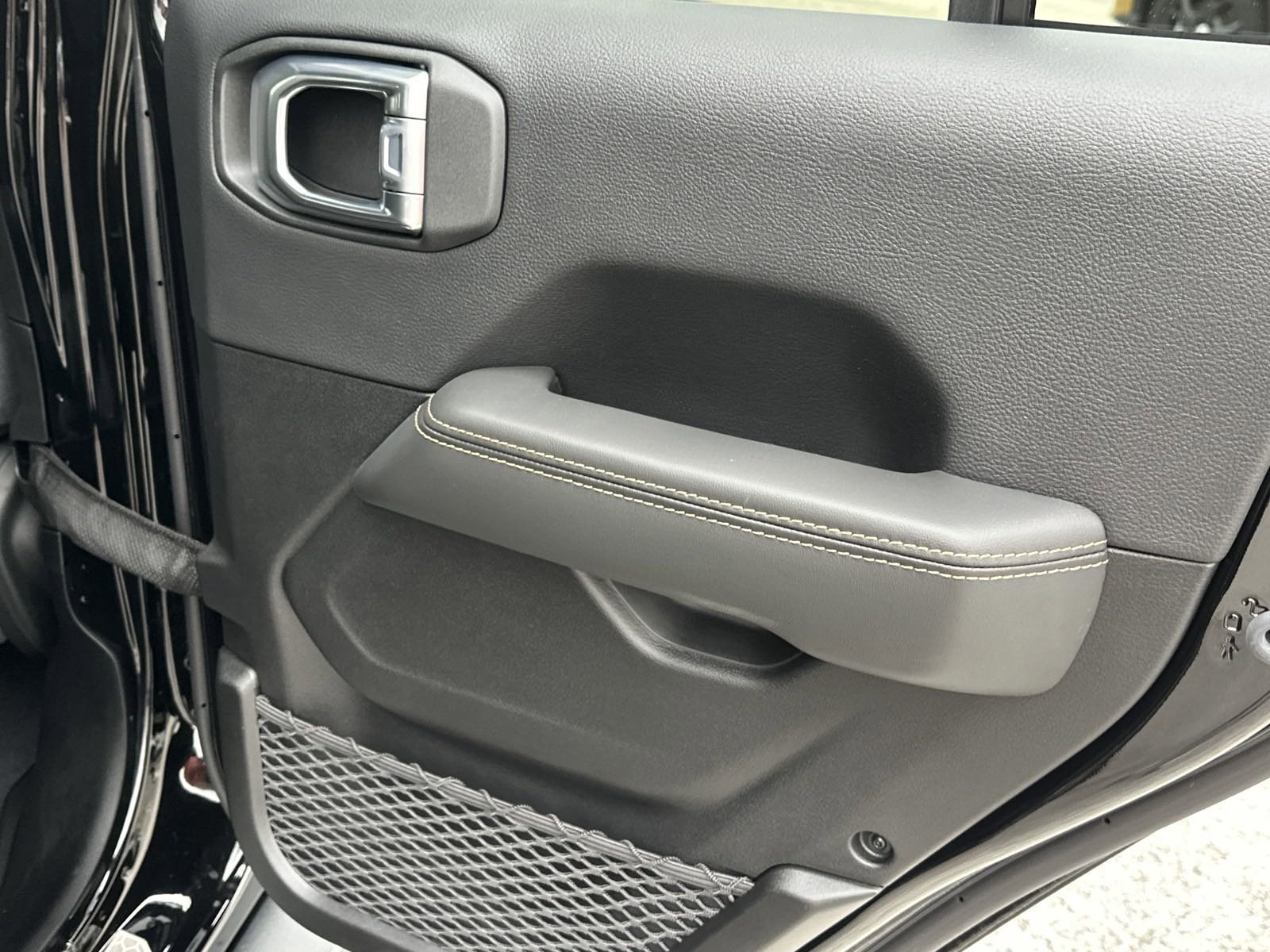 2025 Jeep Wrangler Sahara photo 17