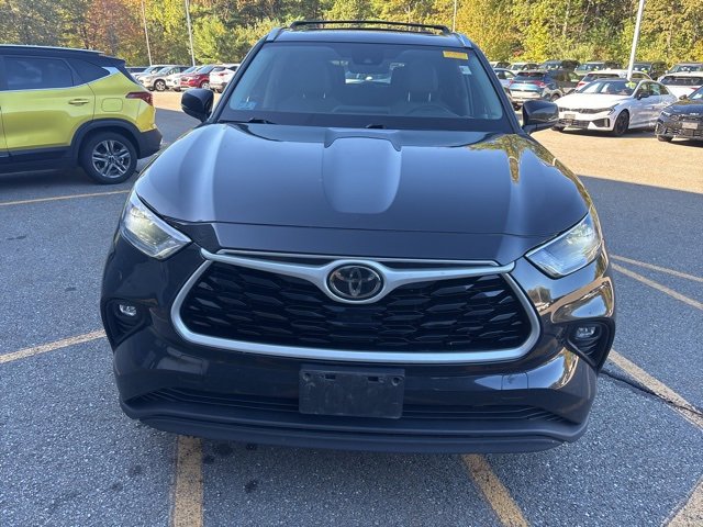 2021 Toyota Highlander XLE photo 2