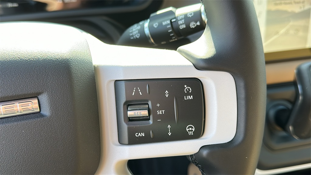 2025 Land Rover Defender 110 X-Dynamic SE photo 15