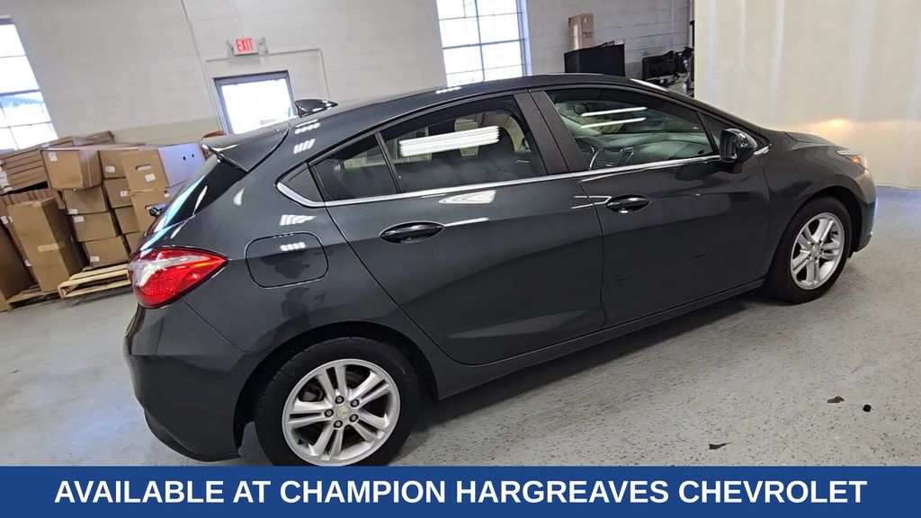 2017 Chevrolet Cruze LT photo 9