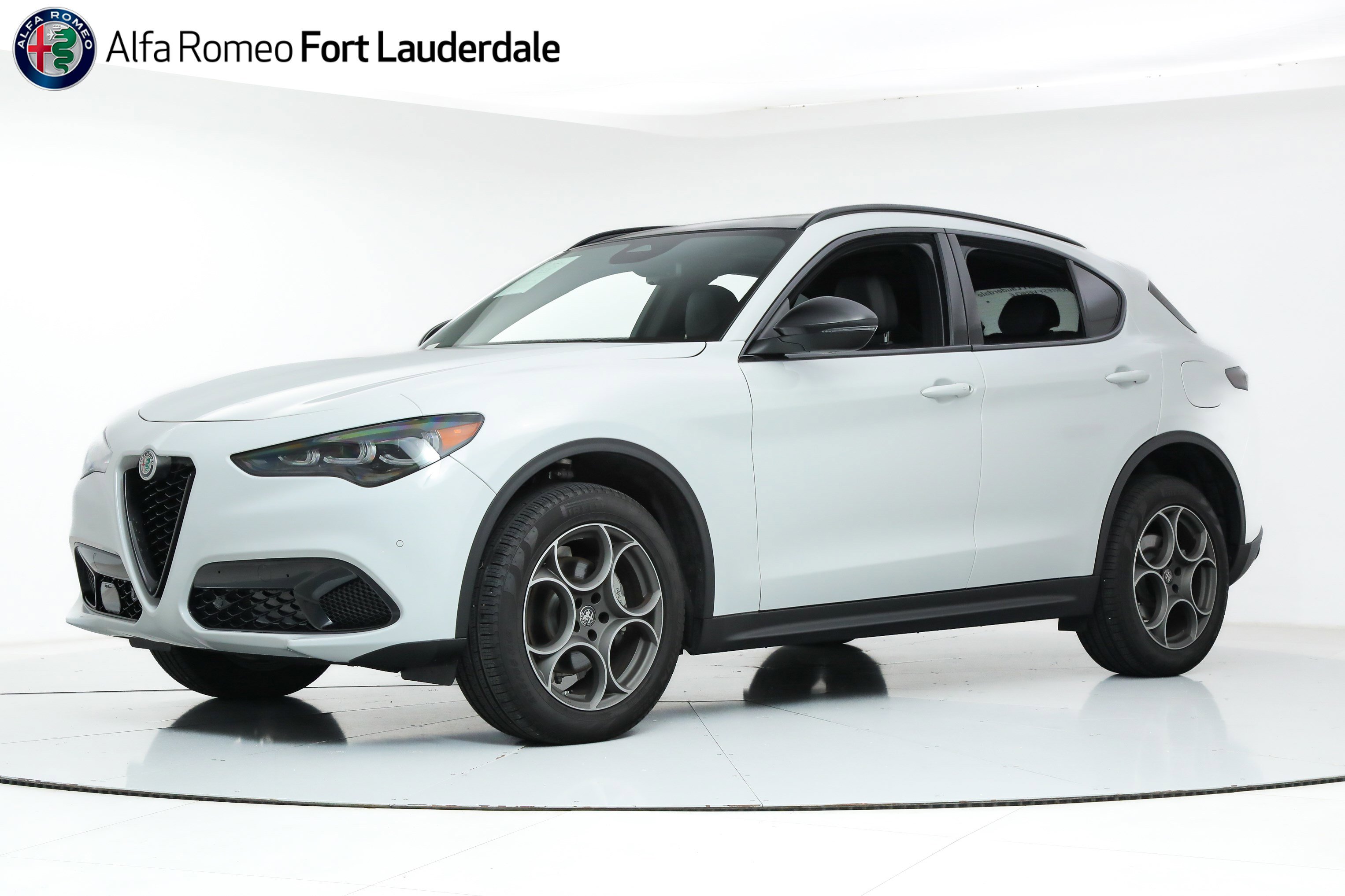 2025 Alfa Romeo Stelvio Base