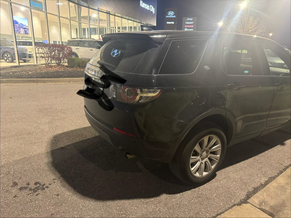 2017 Land Rover Discovery Sport SE photo 4