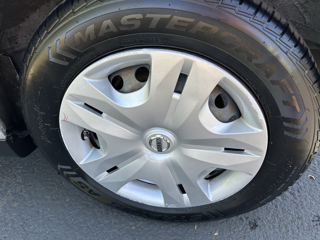 2012 Nissan Versa 1.8 S photo 8