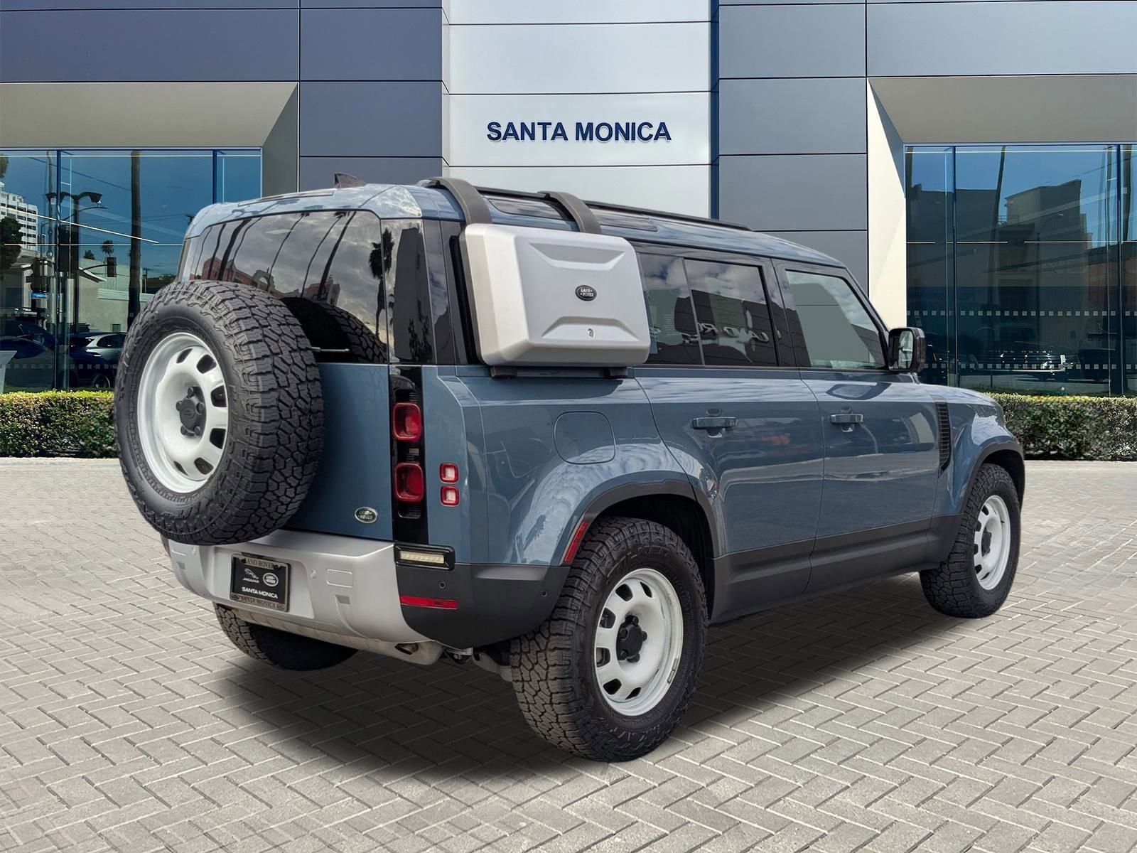 2023 Land Rover Defender 110 photo 4