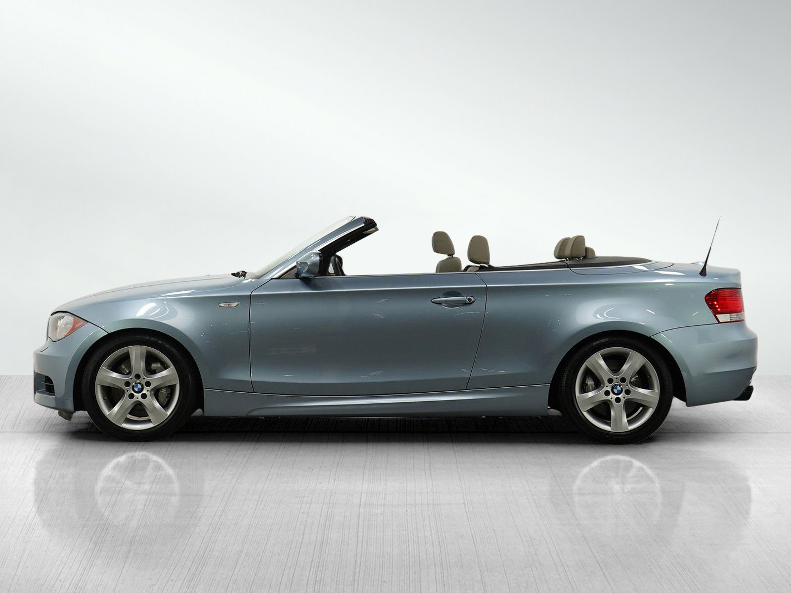 Used 2011 BMW 1 Series 135i with VIN WBAUN7C54BVM24030 for sale in Burnsville, Minnesota