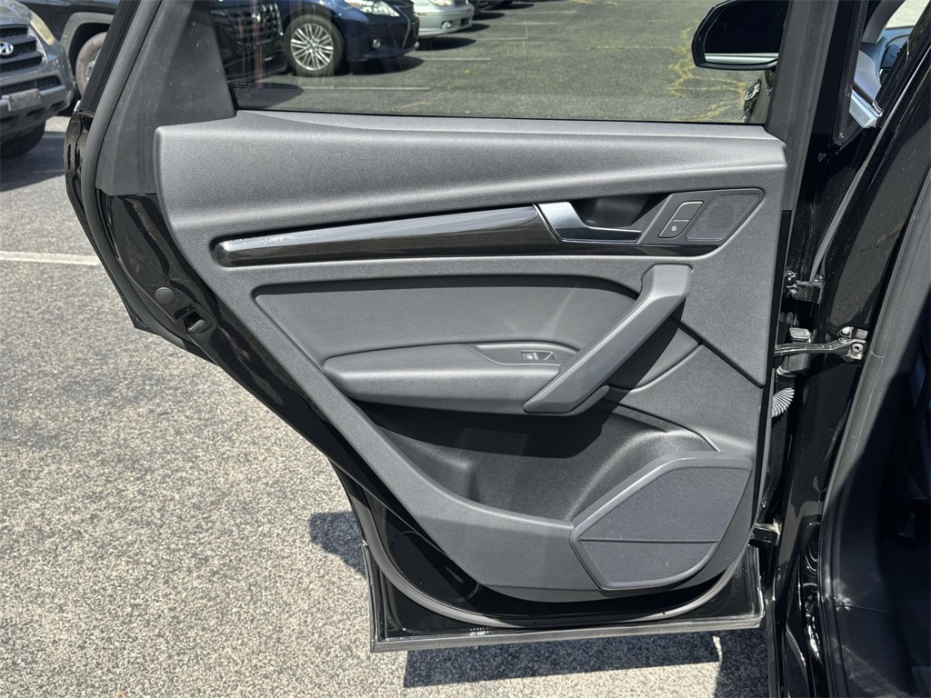 2020 Audi Q5 45 Premium photo 9