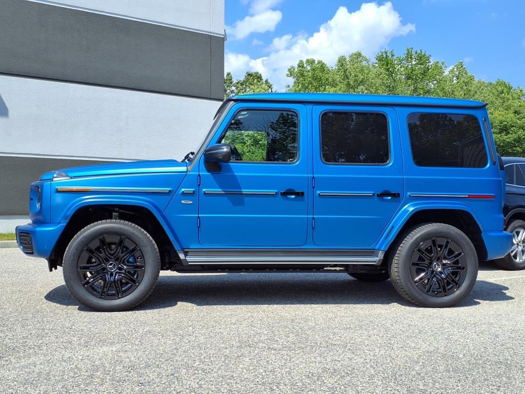 2025 Mercedes Benz G photo 3