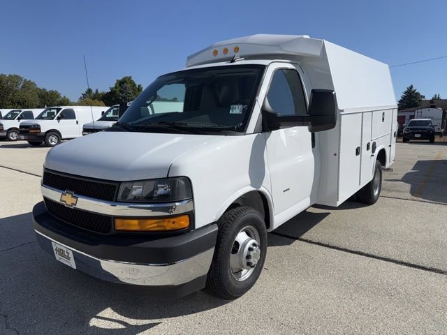 2024 Chevrolet Express Cutaway Base's photo