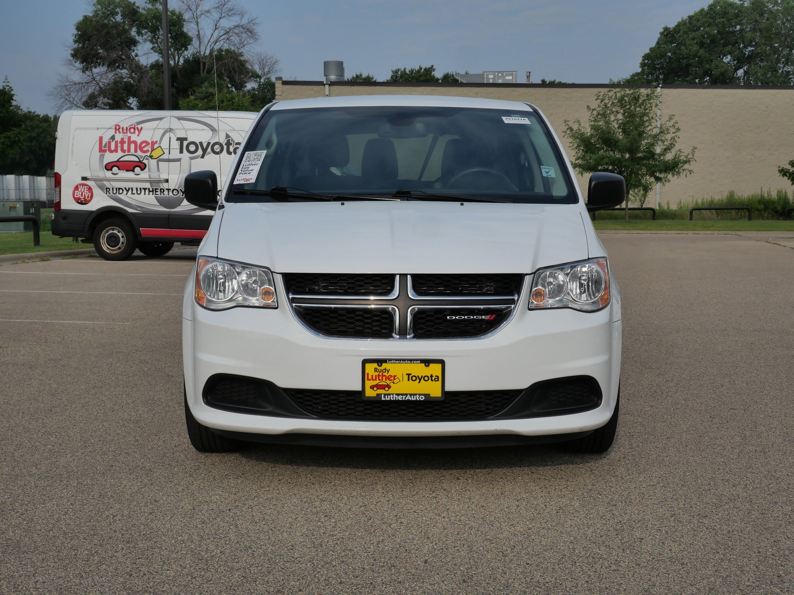 Used 2020 Dodge Grand Caravan SE with VIN 2C4RDGBG8LR221578 for sale in Golden Valley, Minnesota