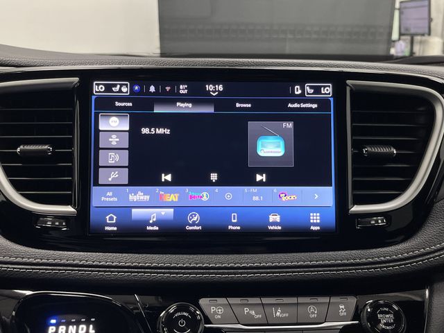 2025 Chrysler Pacifica photo 17