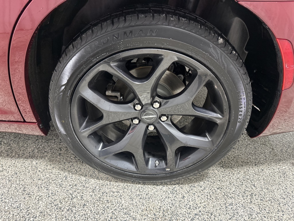 2022 Chrysler 300 S photo 7