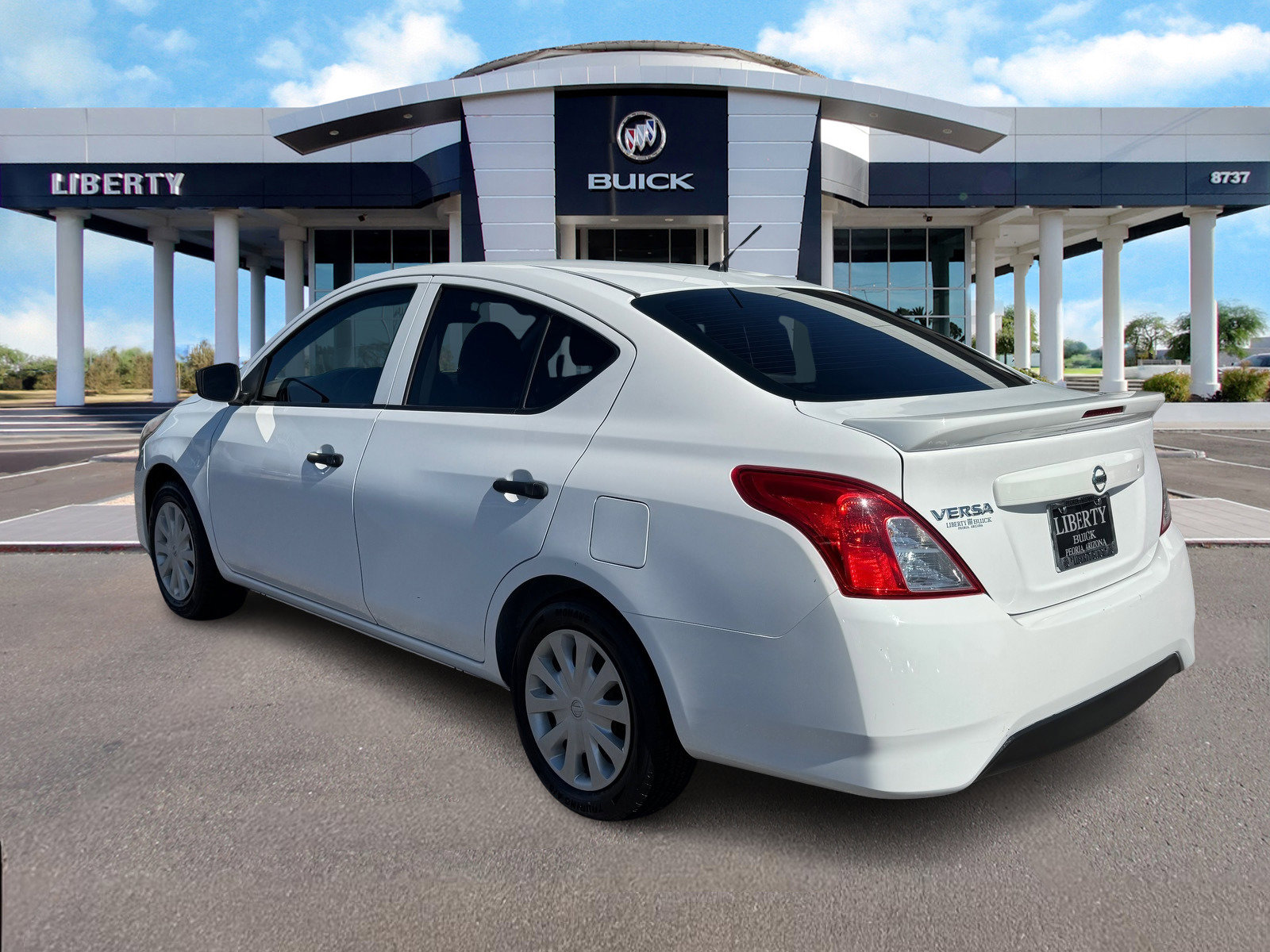 2018 Nissan Versa Sedan Plus photo 4