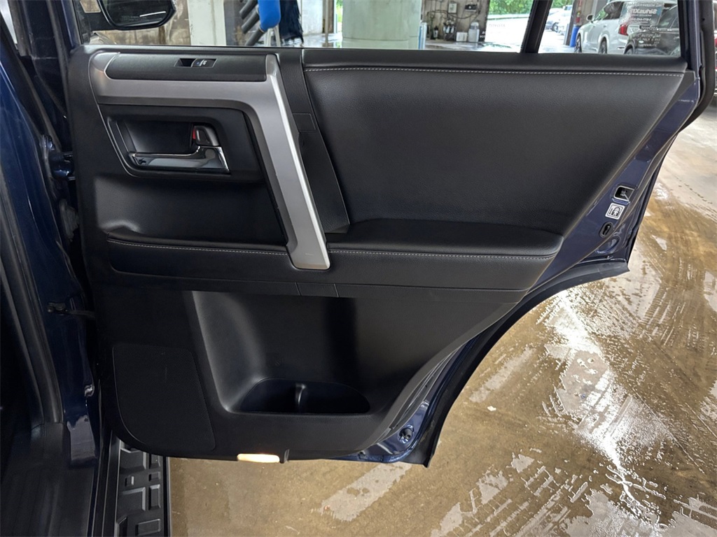 2017 Toyota 4Runner SR5 Premium photo 19