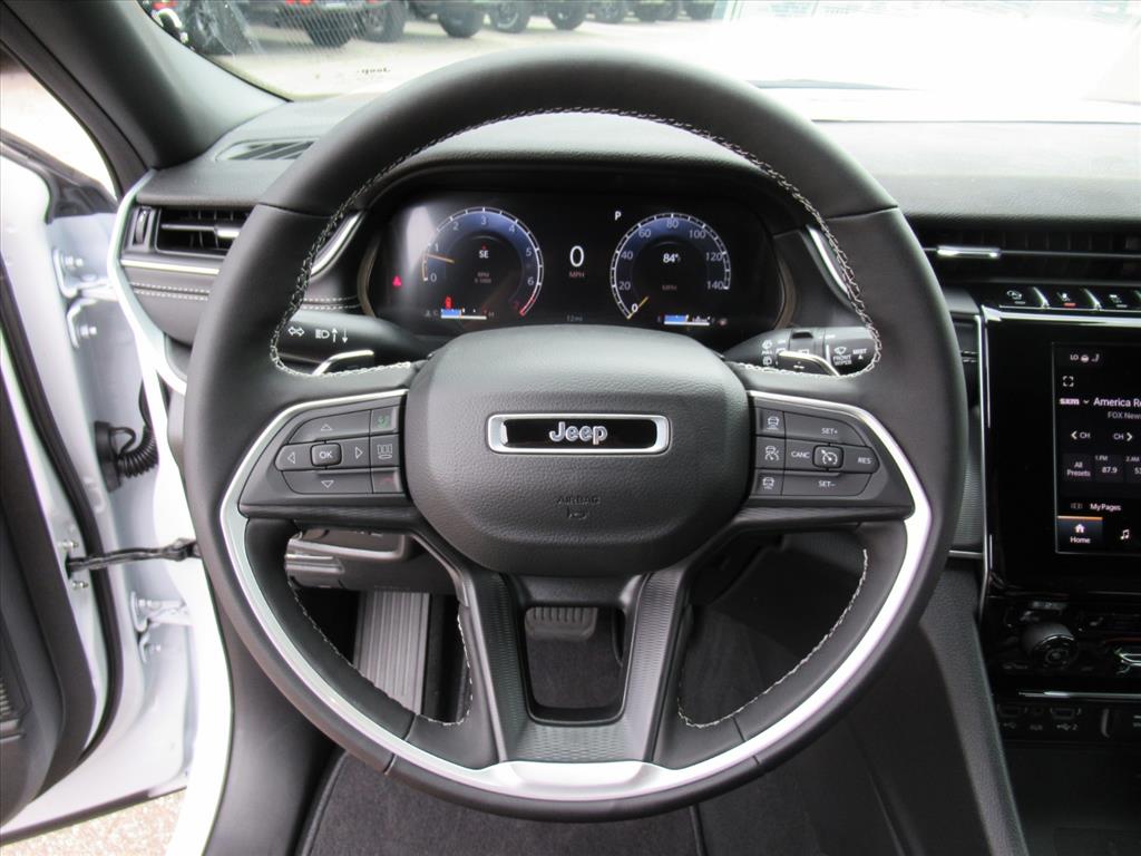 2025 Jeep Grand Cherokee Altitude photo 15