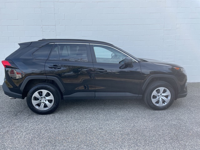 2019 Toyota RAV4 LE photo 3