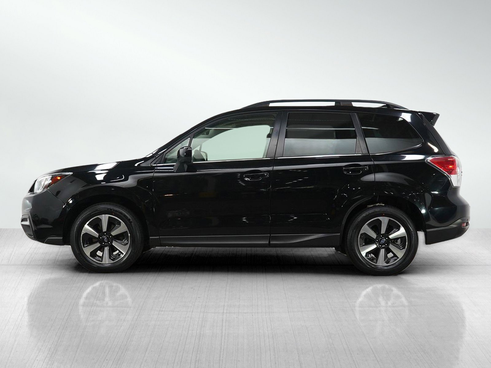 Used 2018 Subaru Forester Limited with VIN JF2SJARC1JH429709 for sale in Burnsville, Minnesota