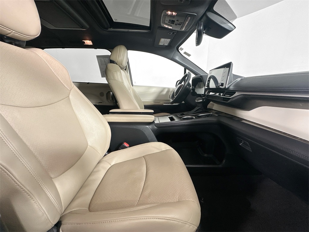 2024 Toyota Sienna Limited photo 27