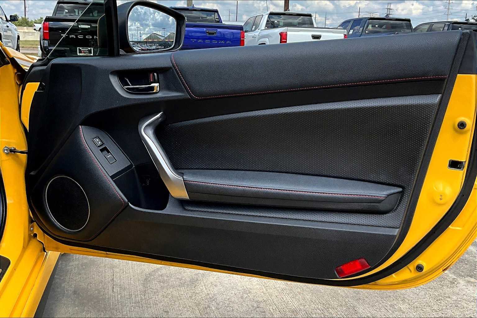 2015 Scion FR-S photo 17