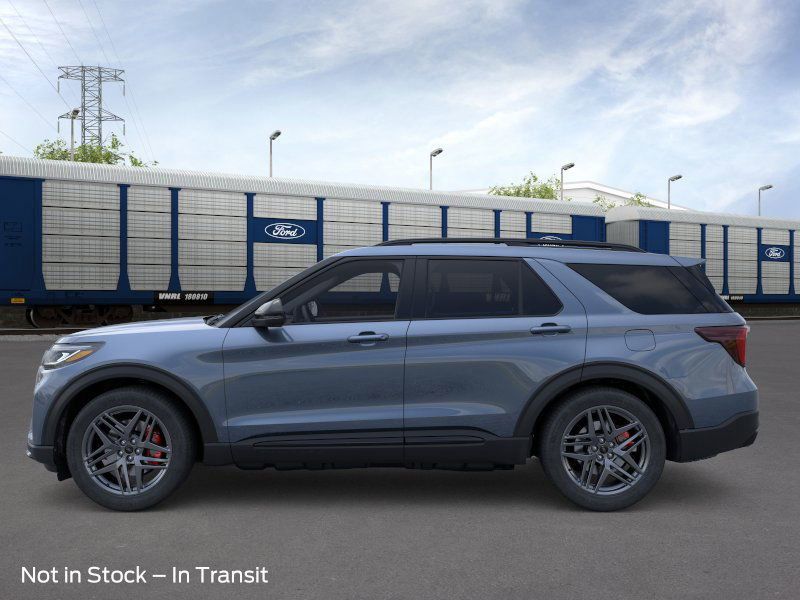2025 Ford Explorer ST photo 4