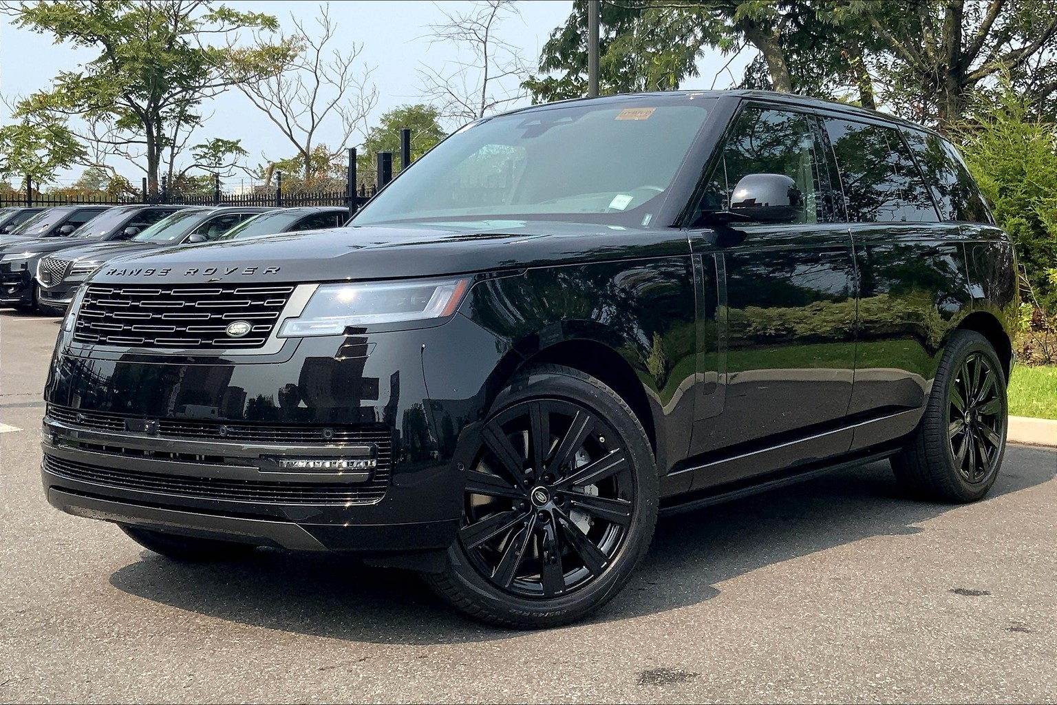 2025 Land Rover Range Rover SE's photo