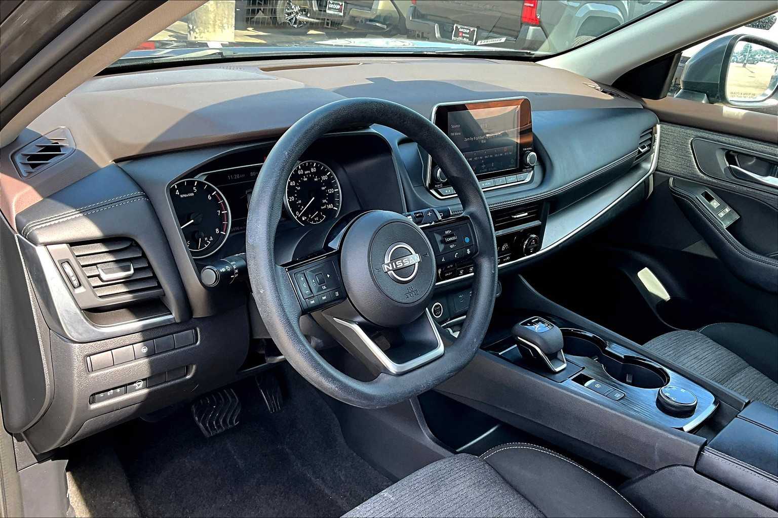 2023 Nissan Rogue SV photo 13