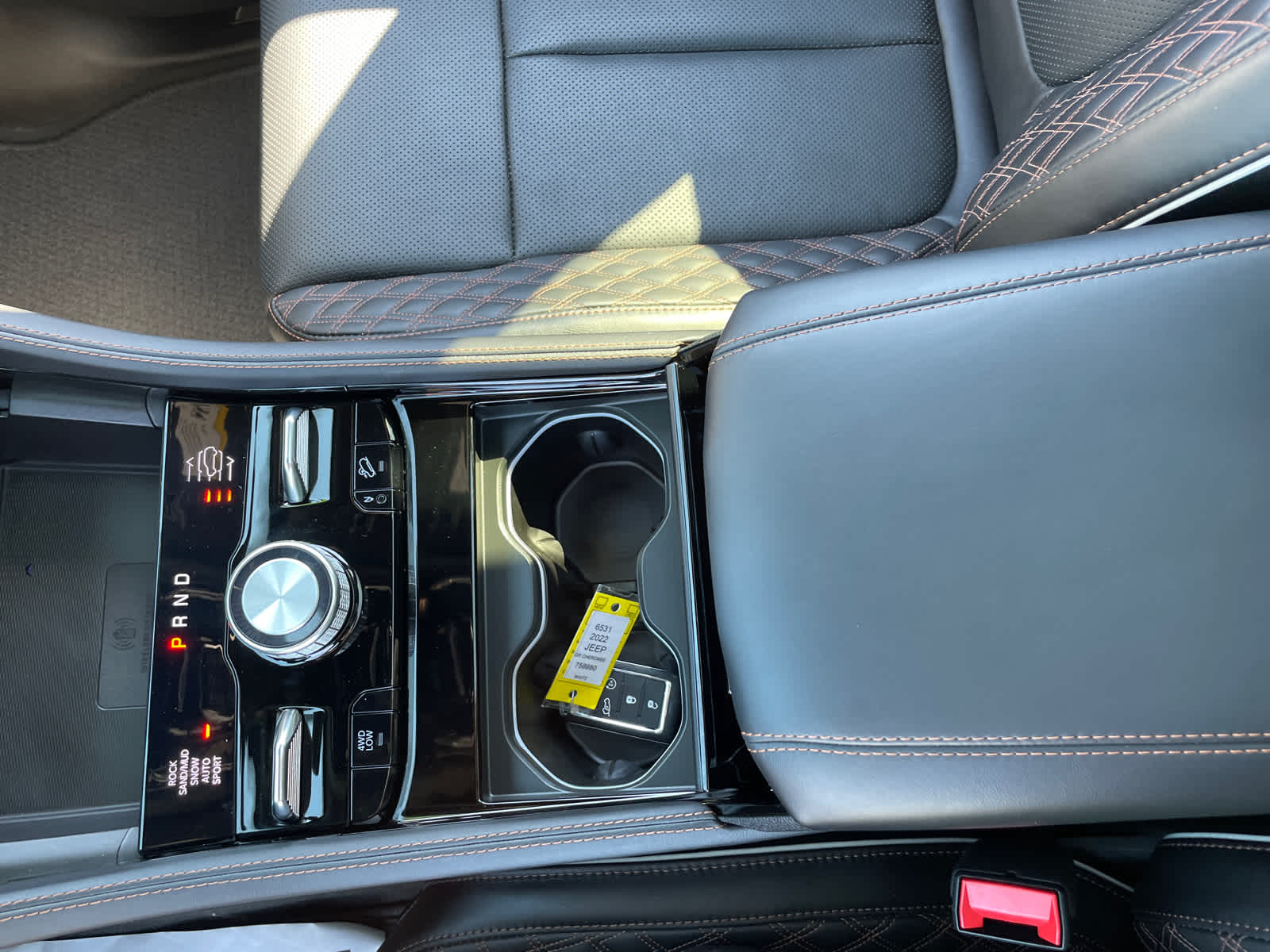 2022 Jeep Cherokee Summit 4xe photo 24